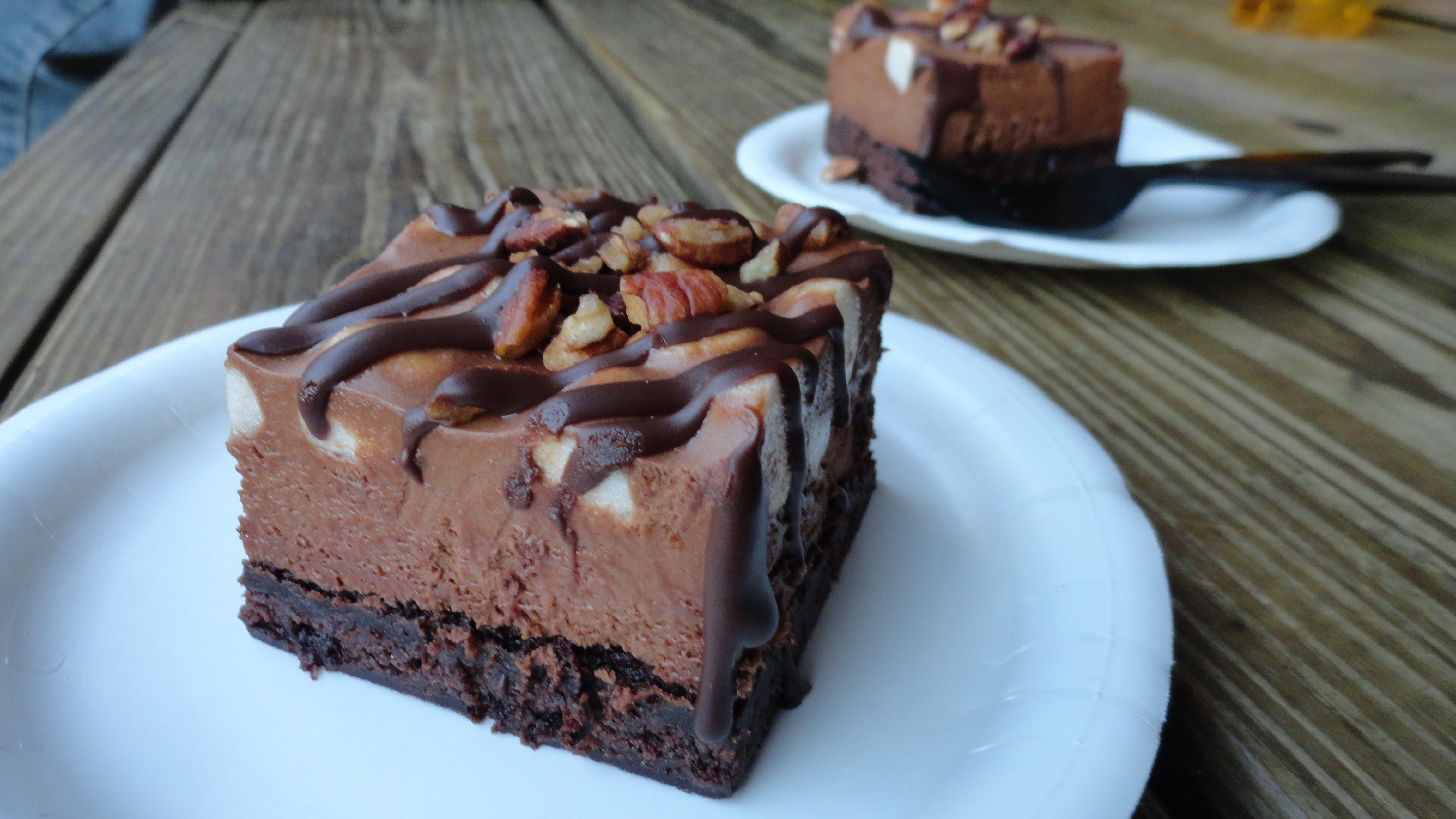 Торт брауни классический. Торт Брауни шоколадный с кремом. Шоколадный торт с кремом чиз. Шоколадный мраморный торт. Шоколадный торт для 11 летнего.